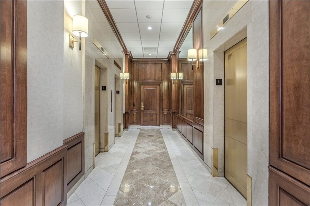 9 Hawthorne Place 2J