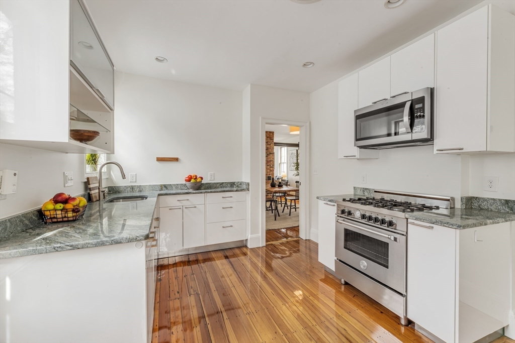 66 Saint Rose Street 2