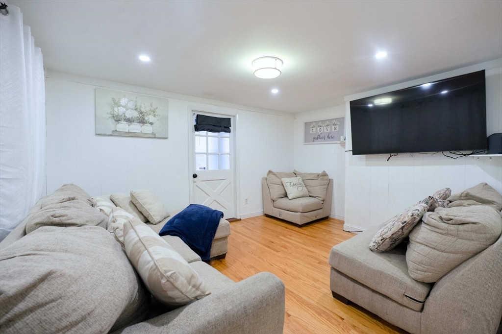 12 Bailey St