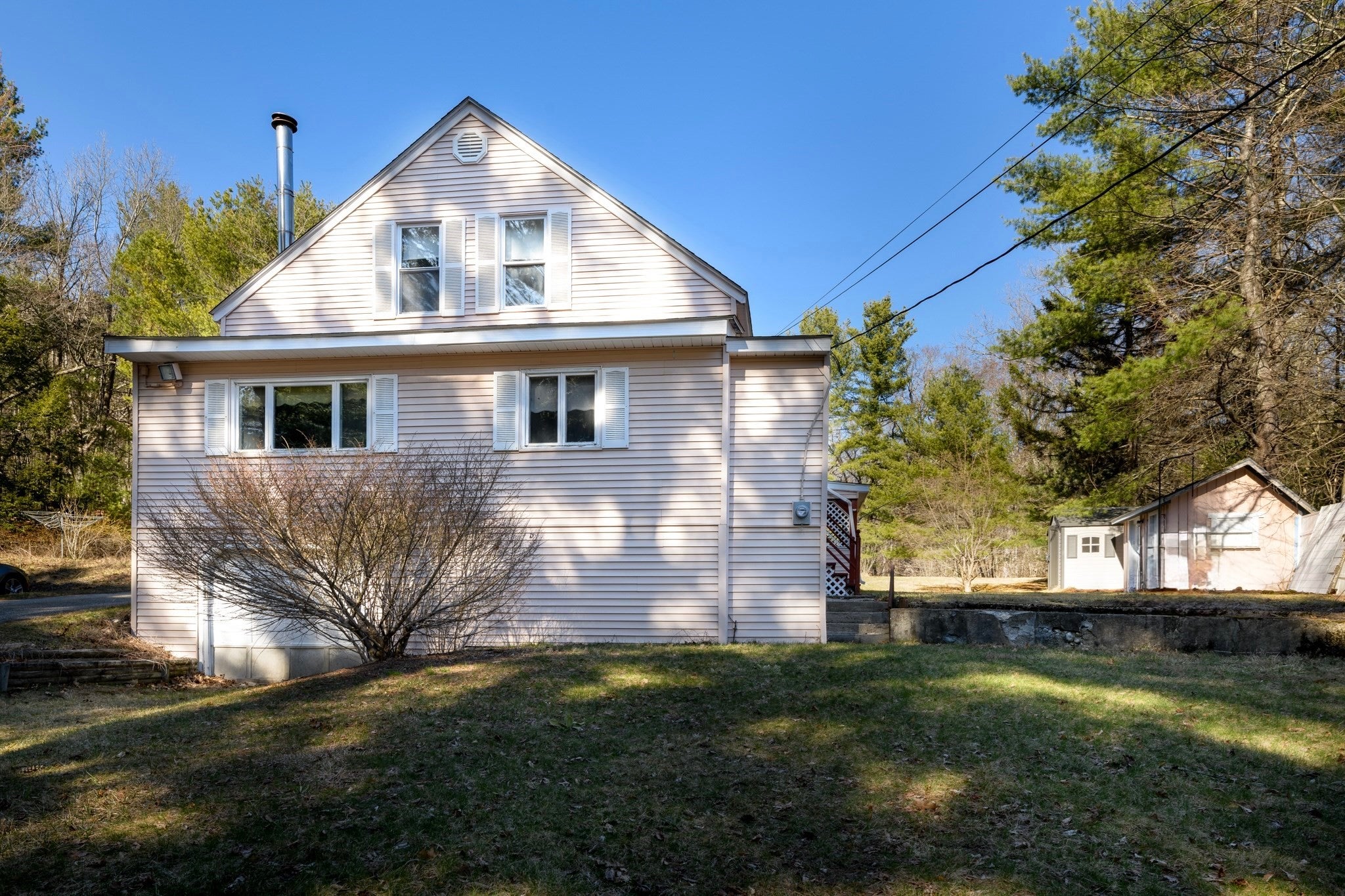 1138 Wachusett St