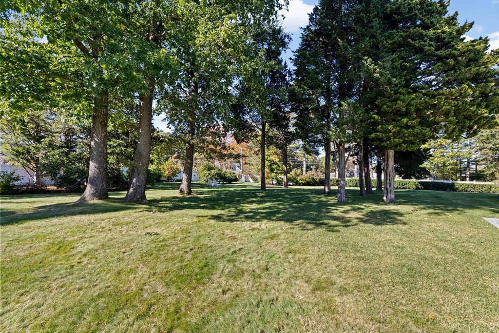 8 Eagles Nest Rd
