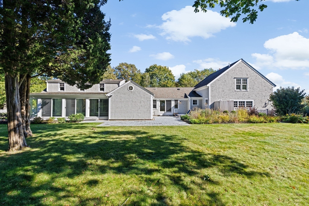 8 Eagles Nest Rd