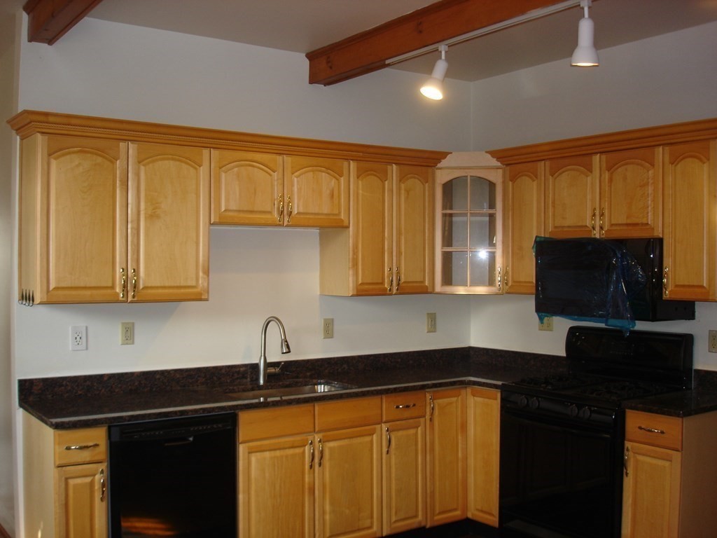 11 Pleasant Street 1