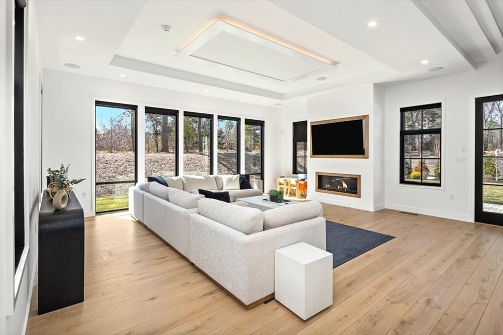 2 Annick Dr
