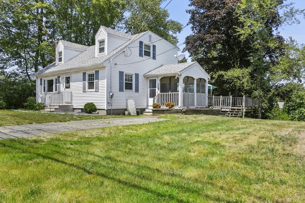 882 Salem Street