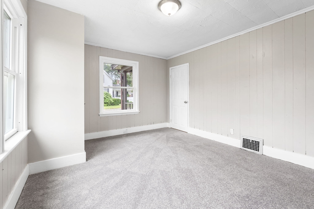 20 Glover St, Southbridge, MA Photo #24