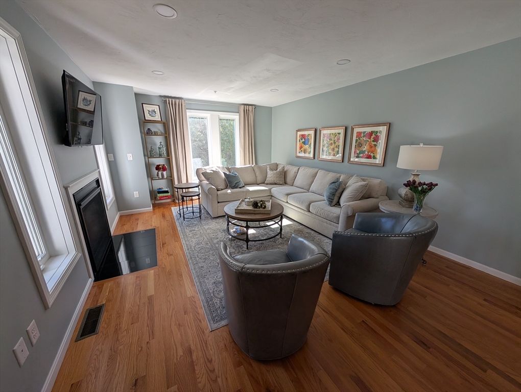 203 Old Bridge Ln 203