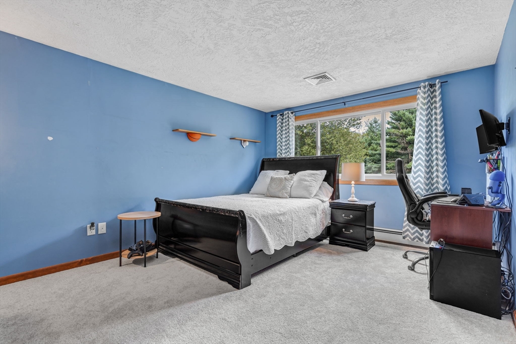 Blackstone, Massachusetts 01504, United States, 4 Bedrooms Bedrooms, ,3 BathroomsBathrooms,Residential,Active,194838