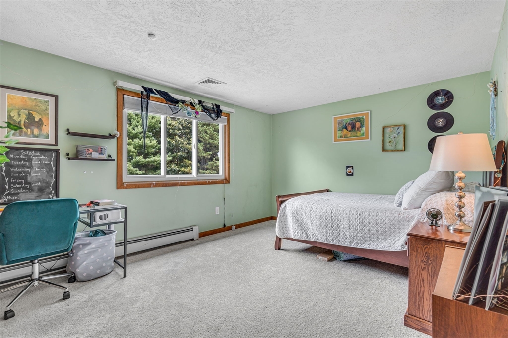 Blackstone, Massachusetts 01504, United States, 4 Bedrooms Bedrooms, ,3 BathroomsBathrooms,Residential,Active,194838