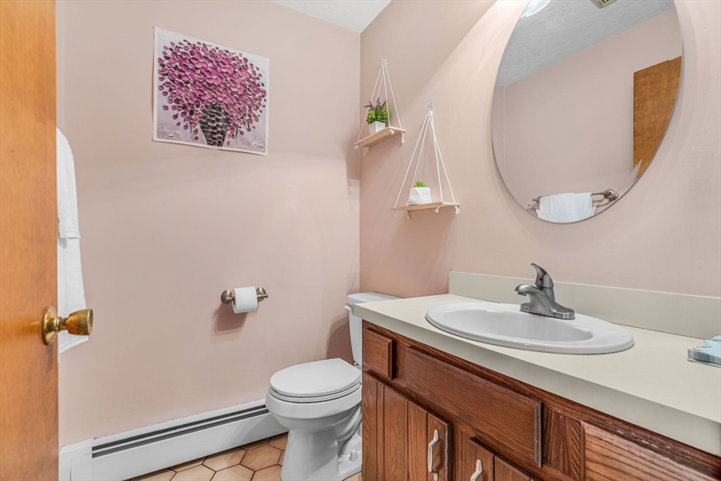 Blackstone, Massachusetts 01504, United States, 4 Bedrooms Bedrooms, ,3 BathroomsBathrooms,Residential,Active,194838