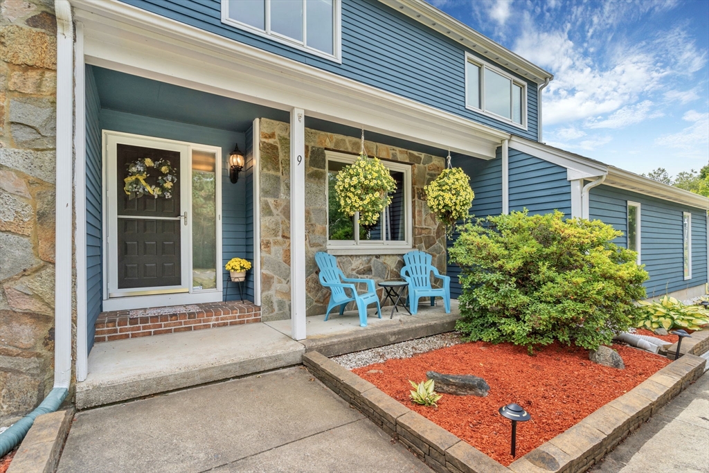 Blackstone, Massachusetts 01504, United States, 4 Bedrooms Bedrooms, ,3 BathroomsBathrooms,Residential,Active,194838