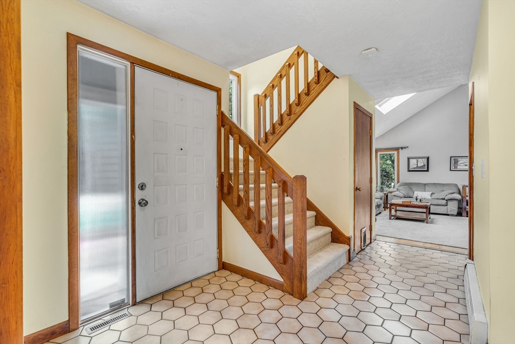 Blackstone, Massachusetts 01504, United States, 4 Bedrooms Bedrooms, ,3 BathroomsBathrooms,Residential,Active,194838