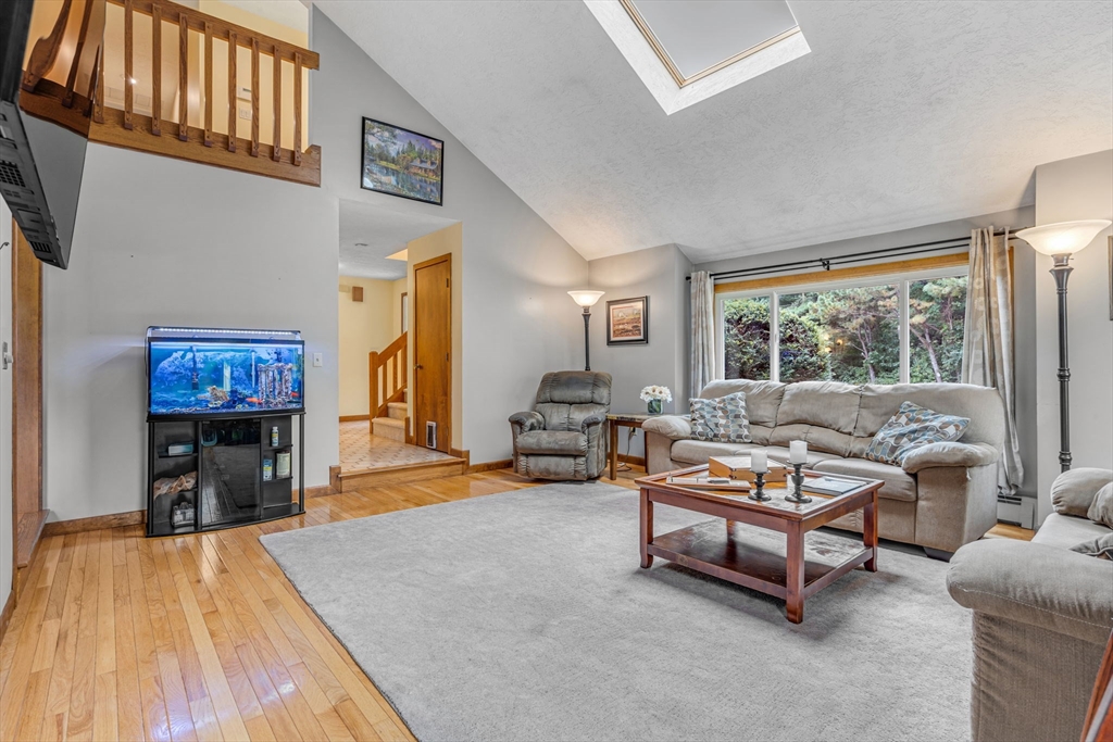 Blackstone, Massachusetts 01504, United States, 4 Bedrooms Bedrooms, ,3 BathroomsBathrooms,Residential,Active,194838