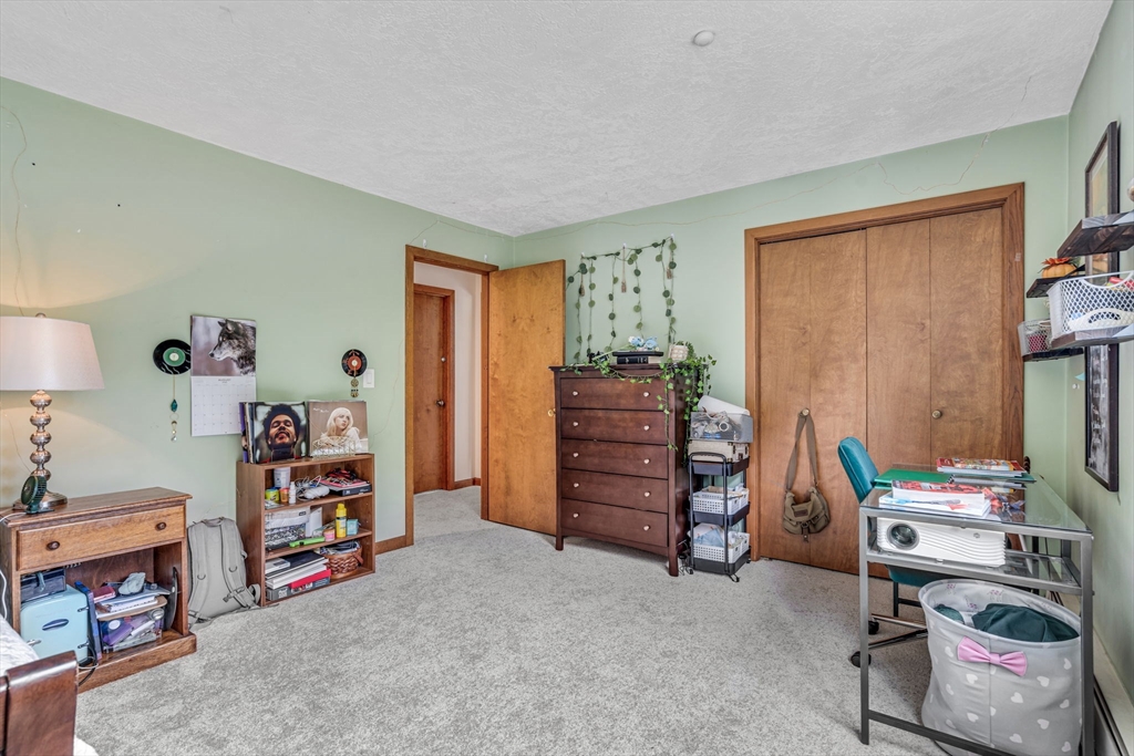 Blackstone, Massachusetts 01504, United States, 4 Bedrooms Bedrooms, ,3 BathroomsBathrooms,Residential,Active,194838