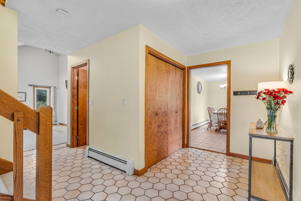 Blackstone, Massachusetts 01504, United States, 4 Bedrooms Bedrooms, ,3 BathroomsBathrooms,Residential,Active,194838