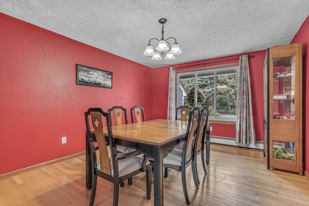 Blackstone, Massachusetts 01504, United States, 4 Bedrooms Bedrooms, ,3 BathroomsBathrooms,Residential,Active,194838