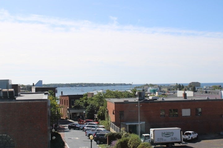 Click for 96 Middle St #3, Gloucester, MA slideshow Click for 96 Middle St #3, Gloucester, MA slideshow
