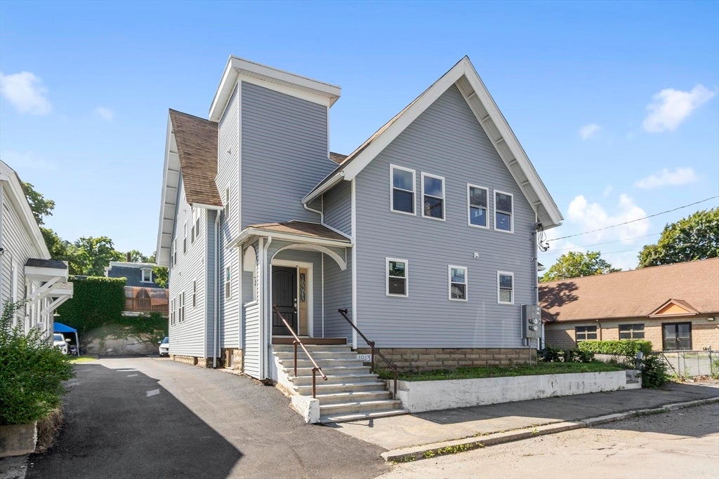 Photo of 74 Snow St, Fitchburg, MA