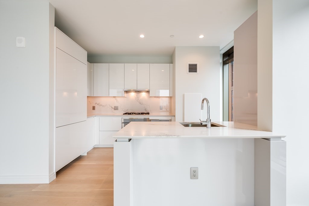 135 Seaport Blvd 1810