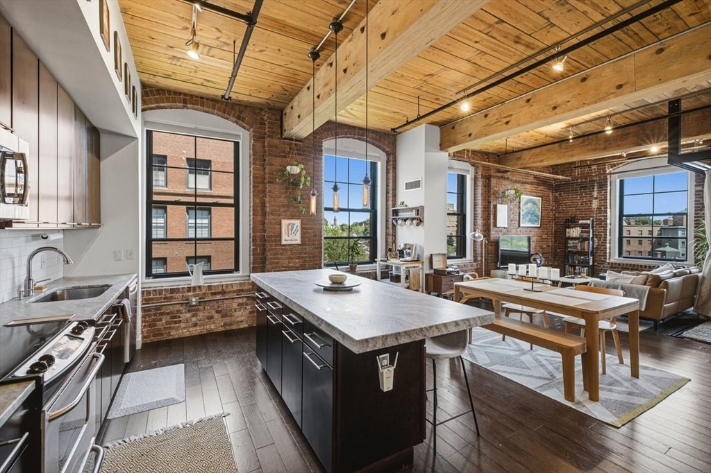 1245 Adams Street 508