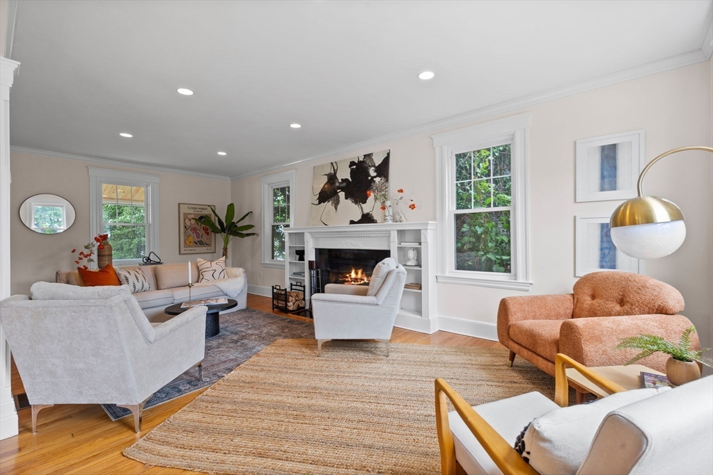381 Baker Street