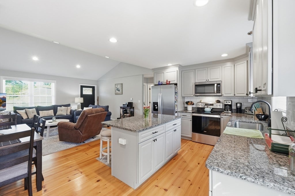 32 Nelson St, Warren, MA Photo #10