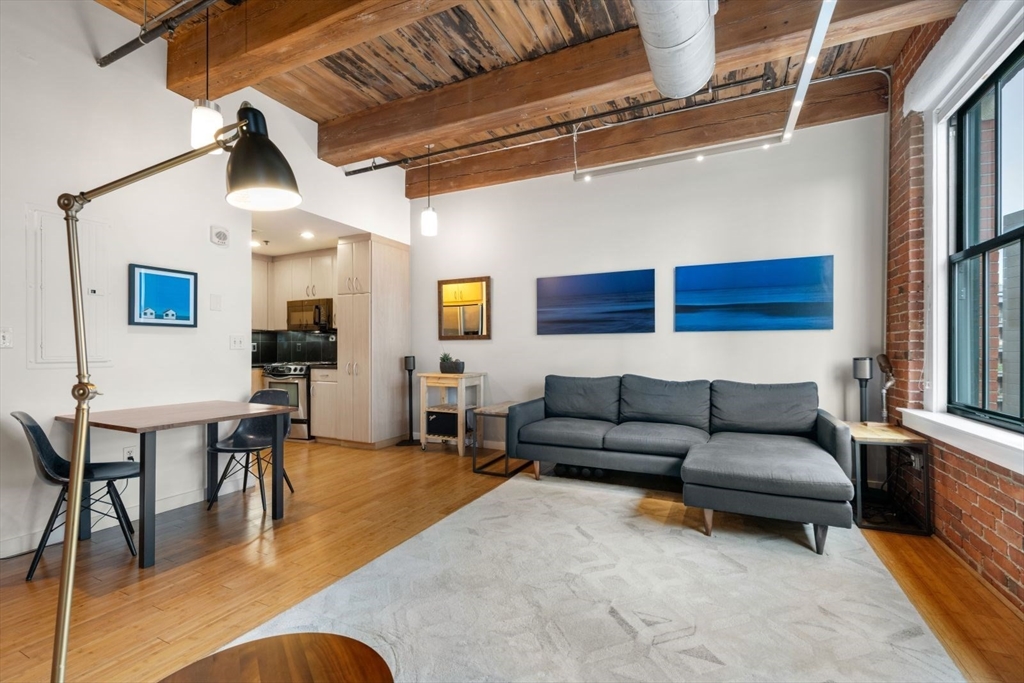 9 W Broadway 518