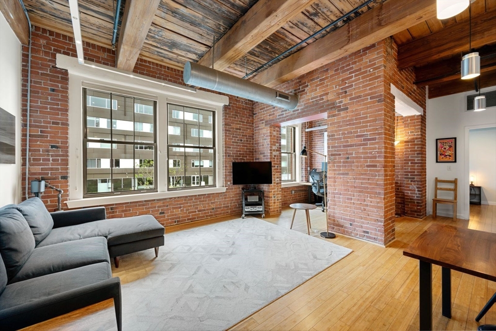 9 W Broadway 518