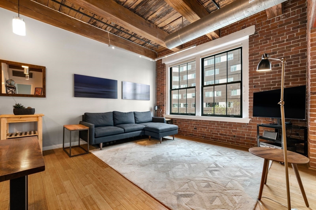 9 W Broadway 518