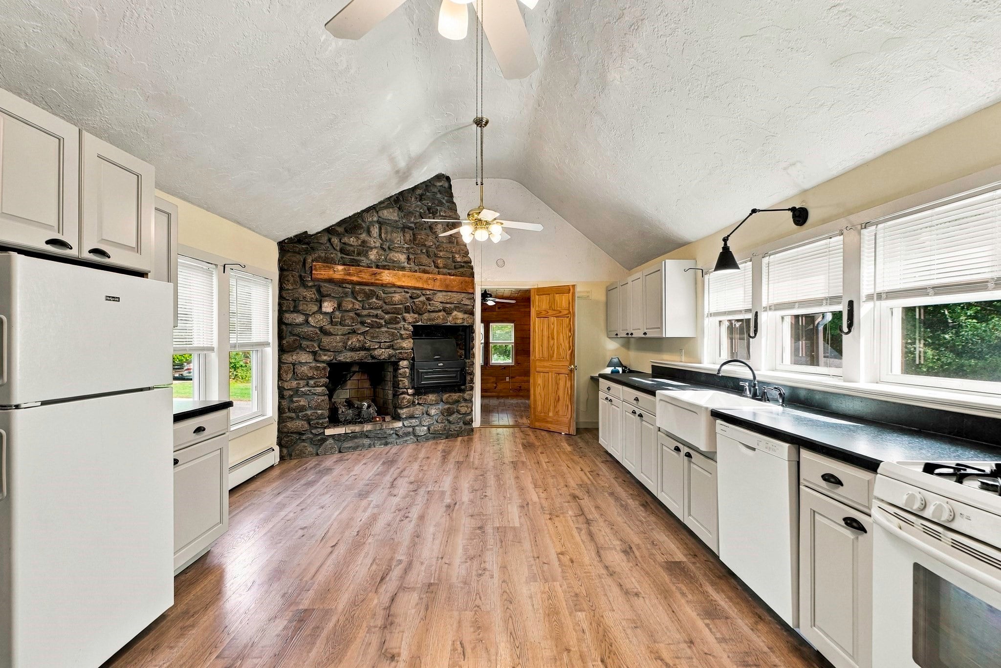 15 North St, Upton, MA Photo #12