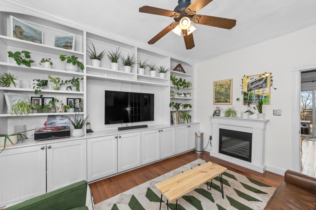 381 Bunker Hill St 1