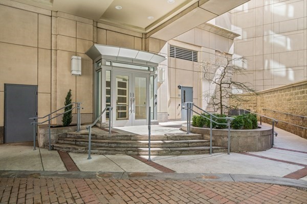 1 Huntington Ave 807