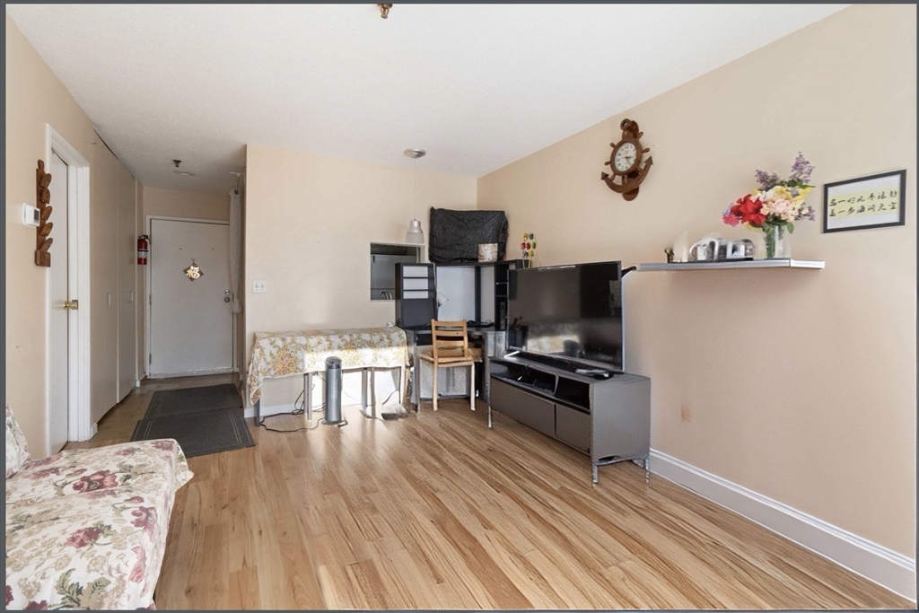 133 Commander Shea Blvd 219