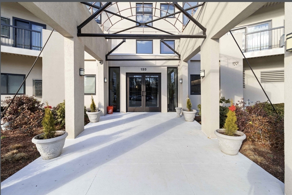 133 Commander Shea Blvd 219