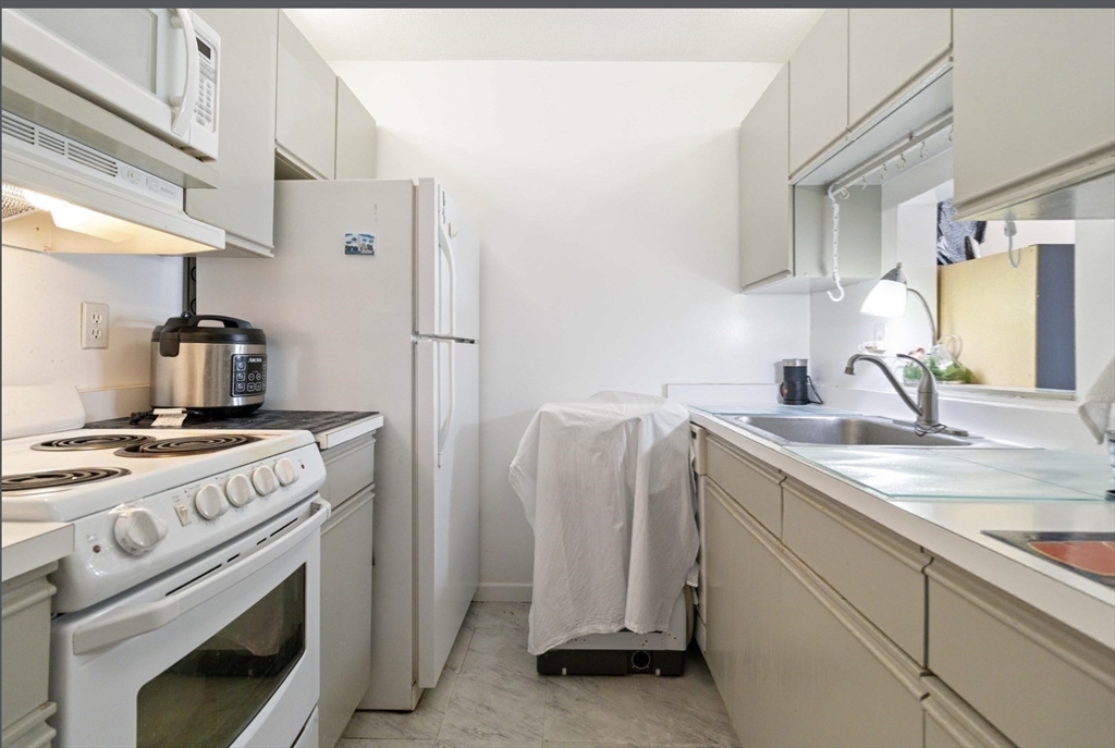 133 Commander Shea Blvd 219