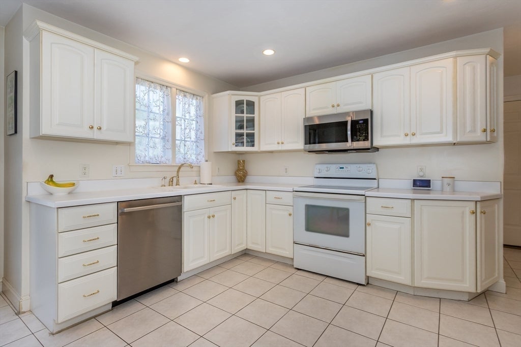 14 Orchard Ln, Abington, MA, 14 Orchard Ln, Abington, MA Photo #10