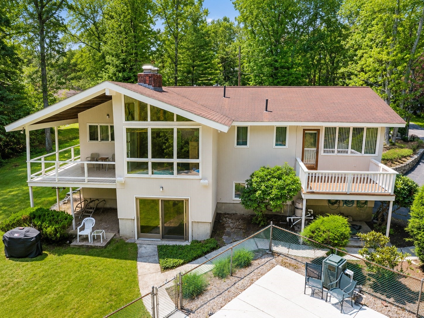 9 West Ridge Dr
