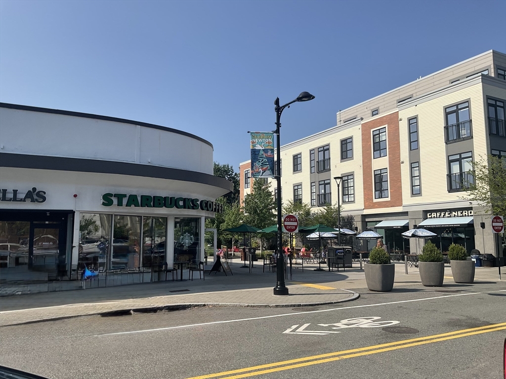 Newton, Massachusetts 02640, United States, 4 Bedrooms Bedrooms, ,3 BathroomsBathrooms,Residential,Active,118802