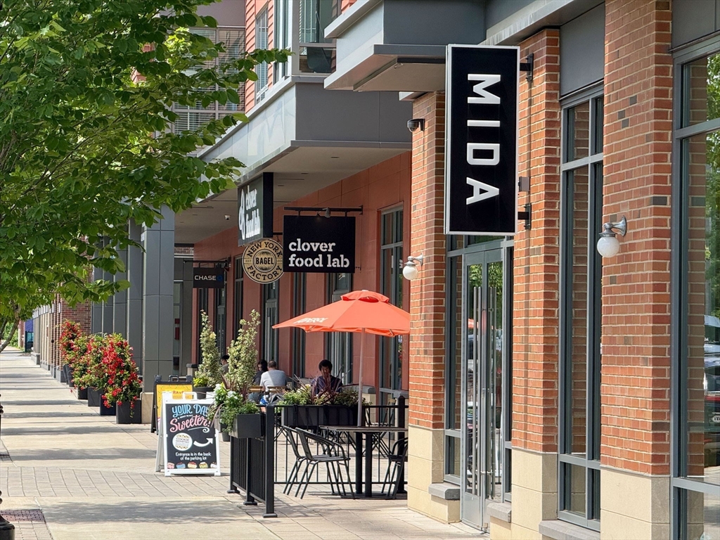 Newton, Massachusetts 02640, United States, 4 Bedrooms Bedrooms, ,3 BathroomsBathrooms,Residential,Active,118802