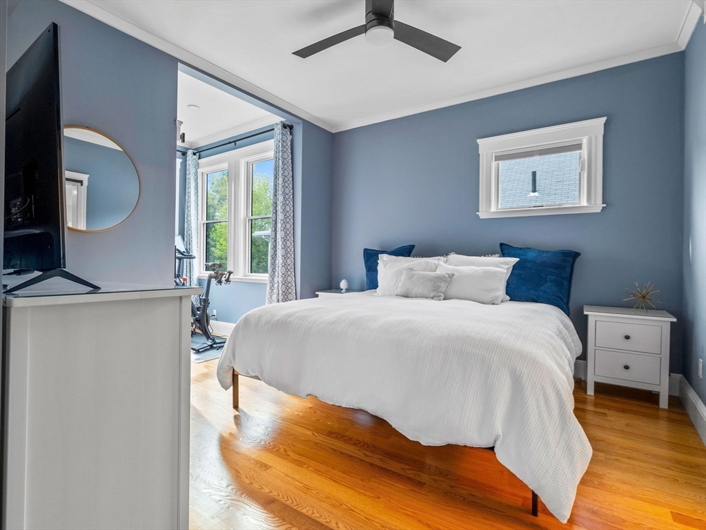 Newton, Massachusetts 02640, United States, 4 Bedrooms Bedrooms, ,3 BathroomsBathrooms,Residential,Active,118802