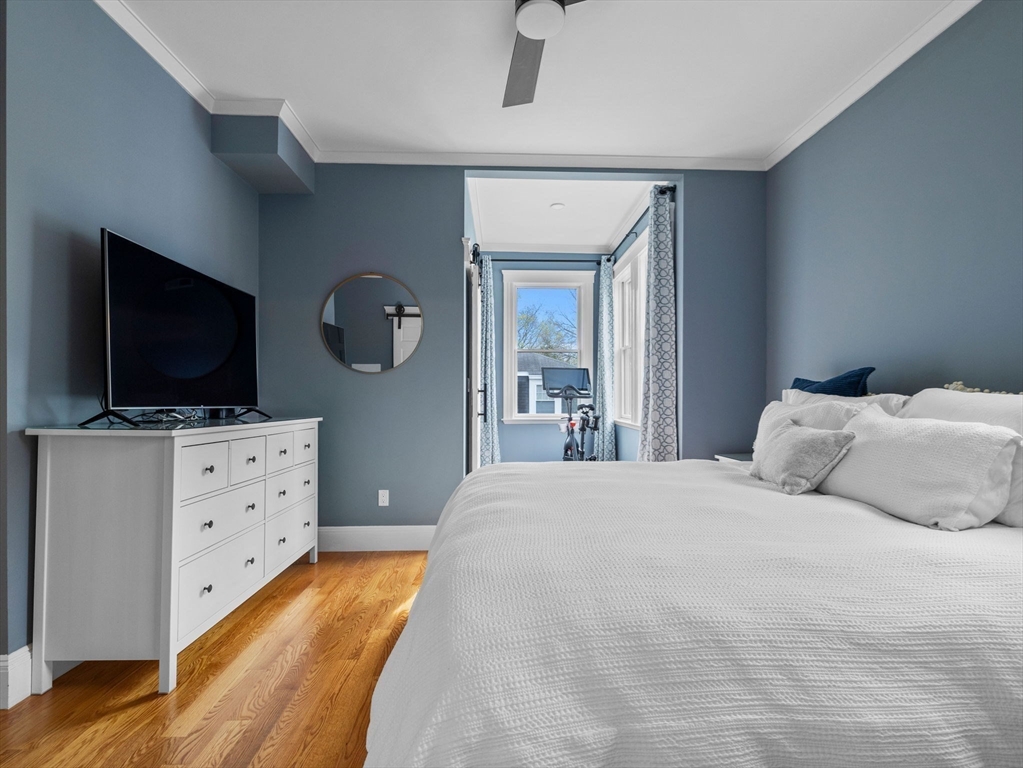 Newton, Massachusetts 02640, United States, 4 Bedrooms Bedrooms, ,3 BathroomsBathrooms,Residential,Active,118802