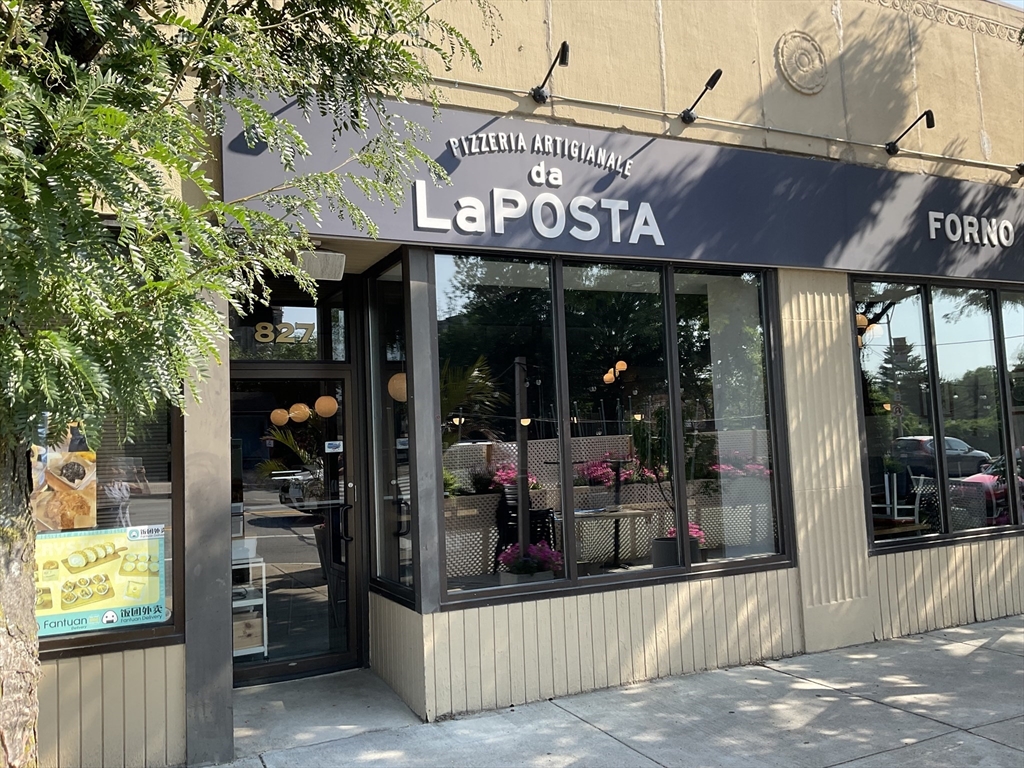 Newton, Massachusetts 02640, United States, 4 Bedrooms Bedrooms, ,3 BathroomsBathrooms,Residential,Active,118802