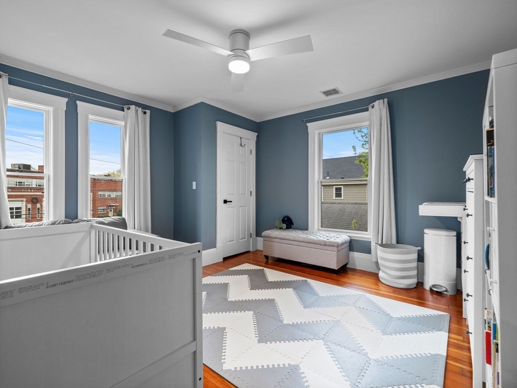 Newton, Massachusetts 02640, United States, 4 Bedrooms Bedrooms, ,3 BathroomsBathrooms,Residential,Active,118802