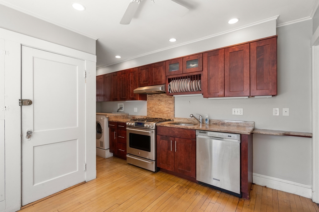 9 Searle Ave