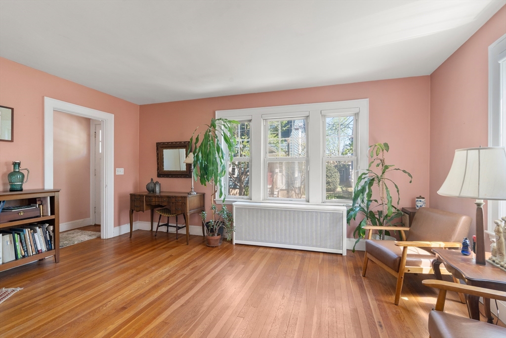 9 Searle Ave