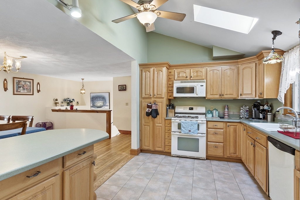 2 Tamarack Ln