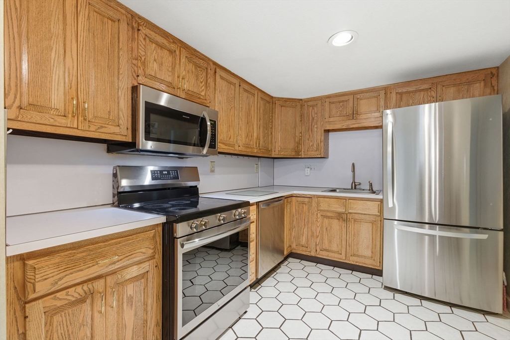 3 Spruce St, Stoneham, MA Photo #16
