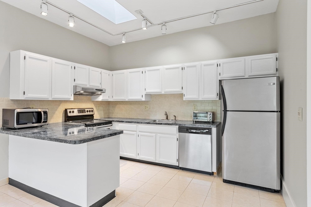 54 Forest St 412