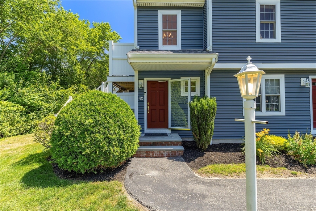 42 Hobart Ln 42