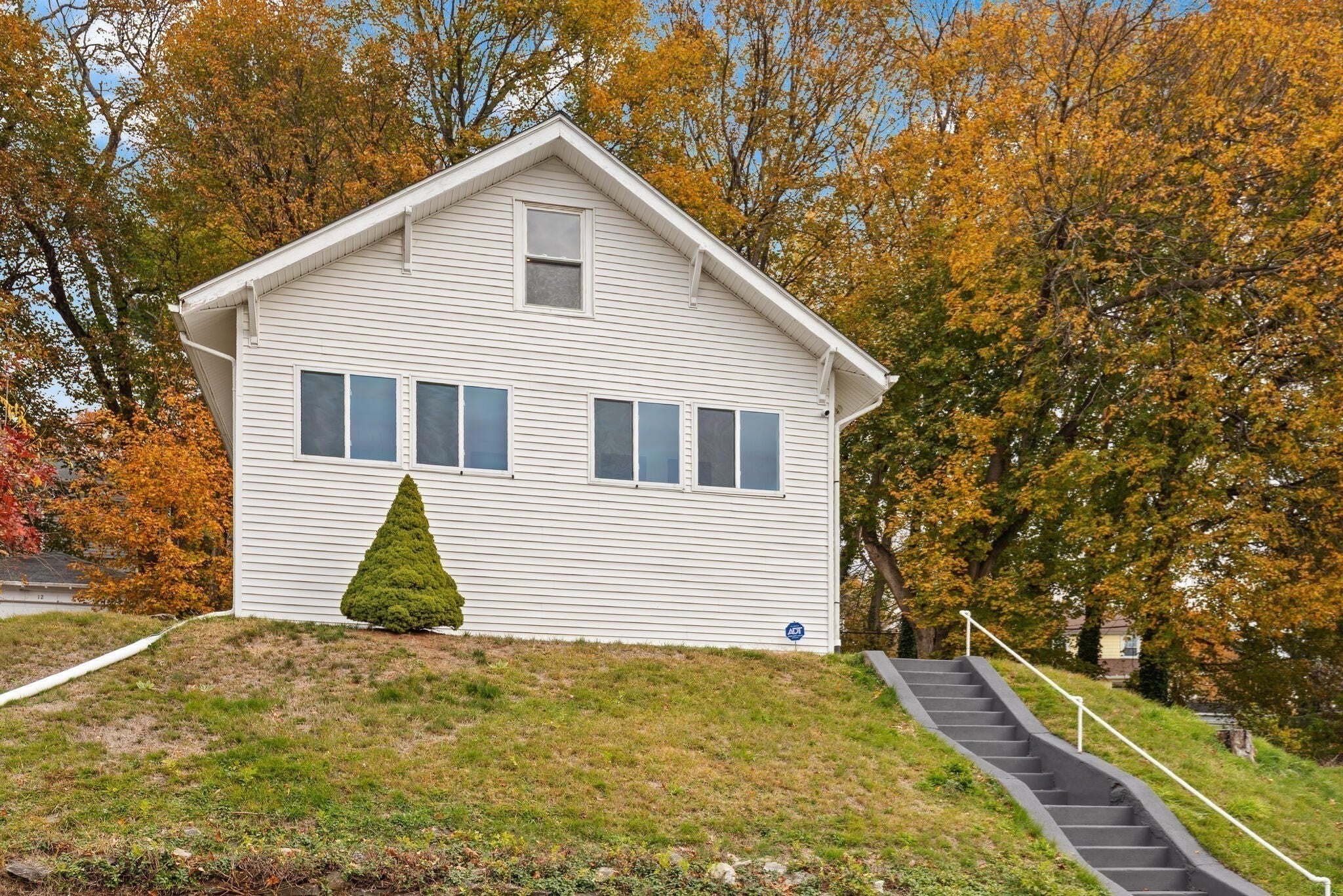 10 Minthorne St, Worcester MA 01603